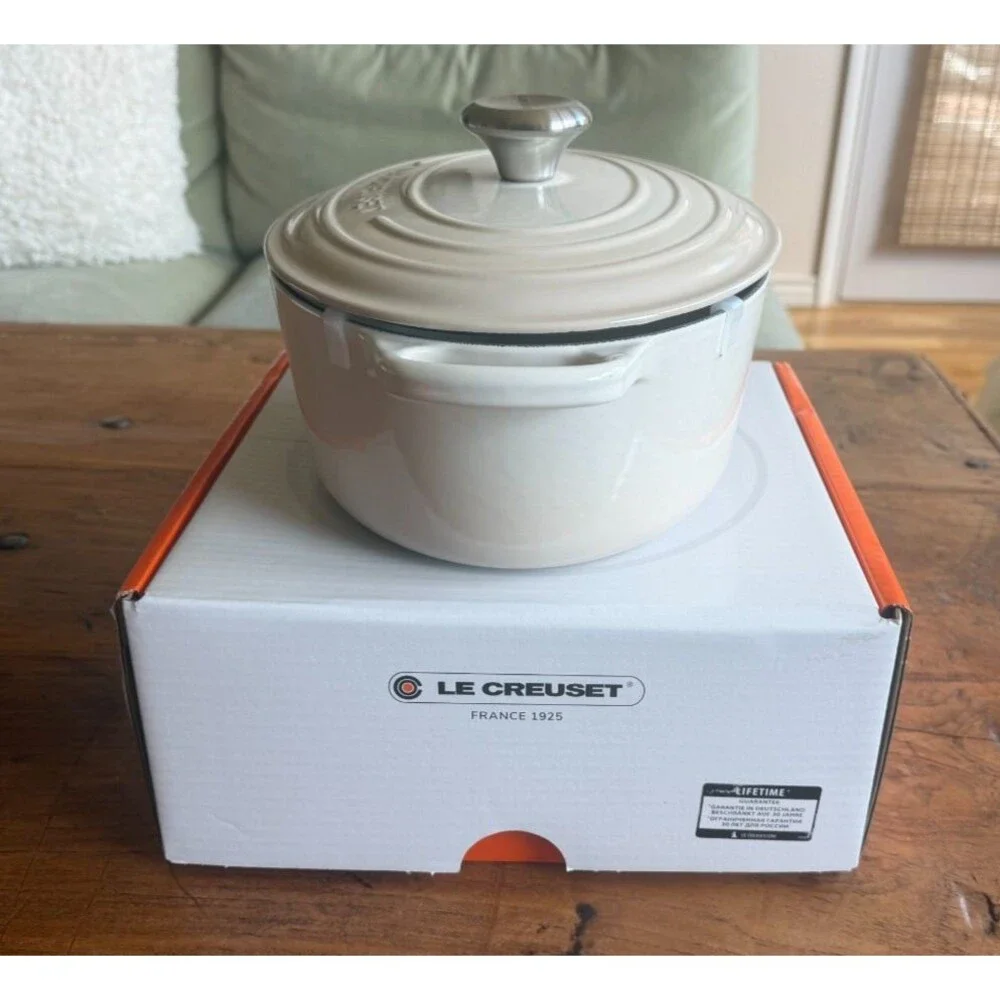 Le Creuset Enameled Cast Iron Signature Oval Dutch Oven 4.5 qt 27cm Meringue NEW